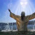 Как набирают святую воду на Крещение